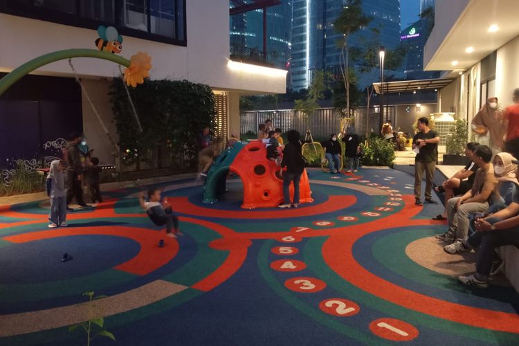 Area playground gratis untuk anak, di One Satrio, Jakarta Selatan.